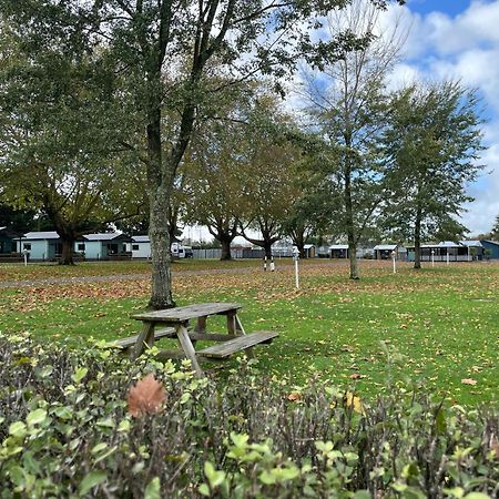 Cambridge Top 10 Holiday Park Екстериор снимка