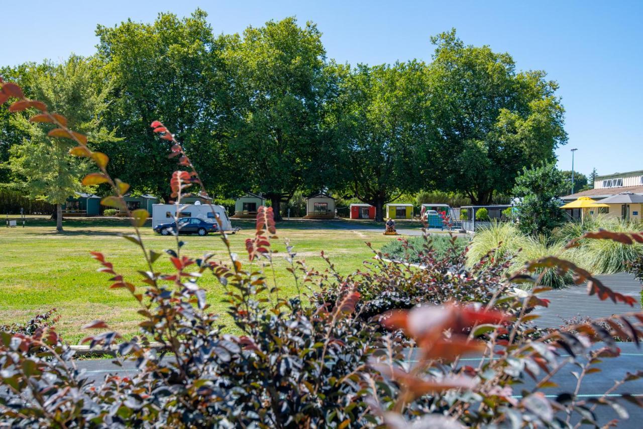Cambridge Top 10 Holiday Park Екстериор снимка