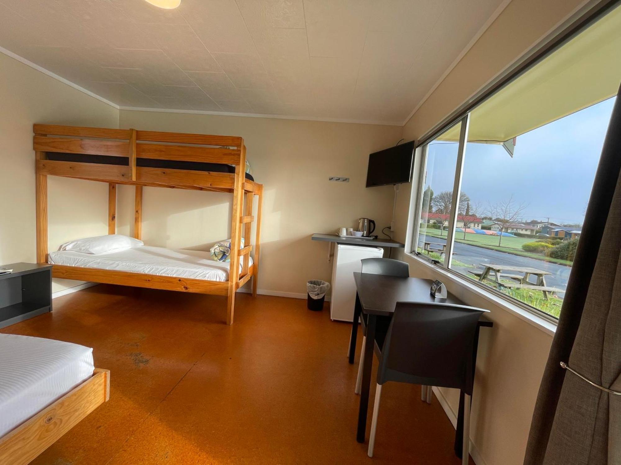 Cambridge Top 10 Holiday Park Стая снимка