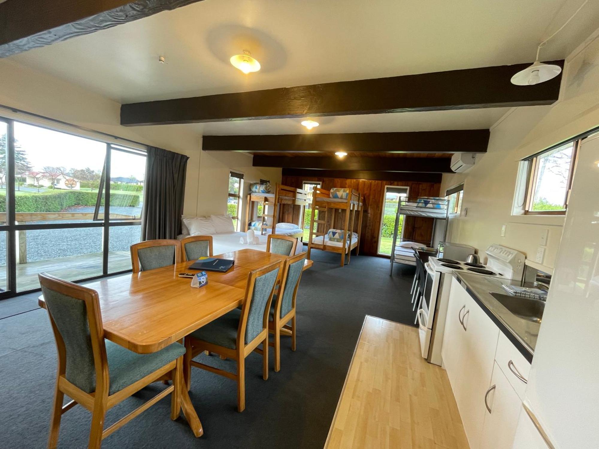 Cambridge Top 10 Holiday Park Стая снимка