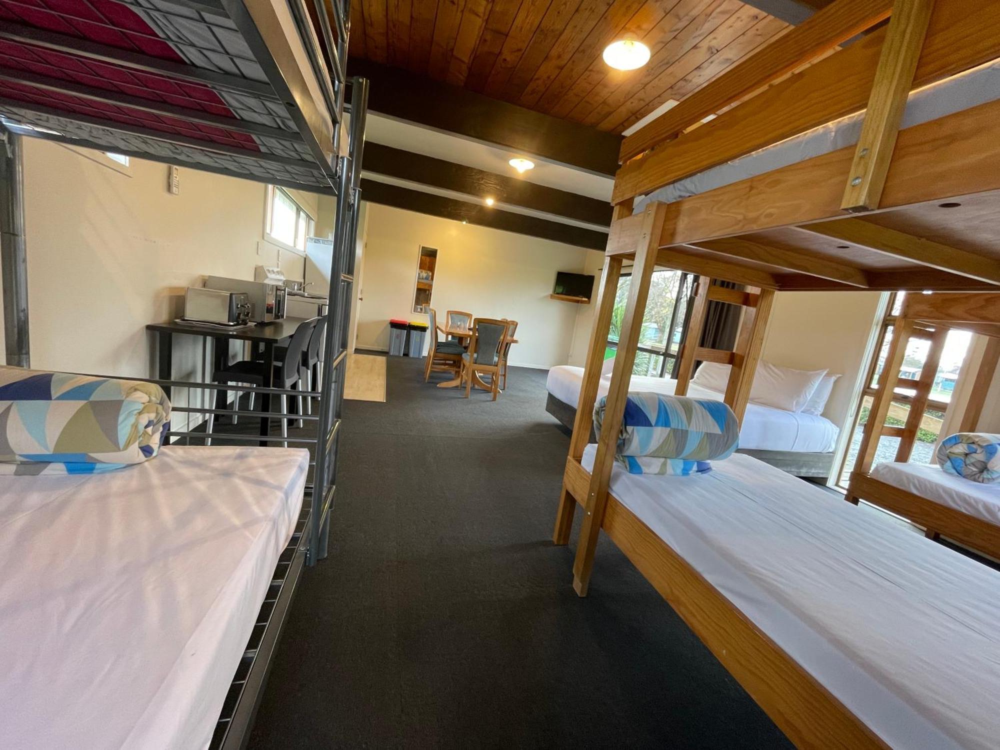 Cambridge Top 10 Holiday Park Стая снимка