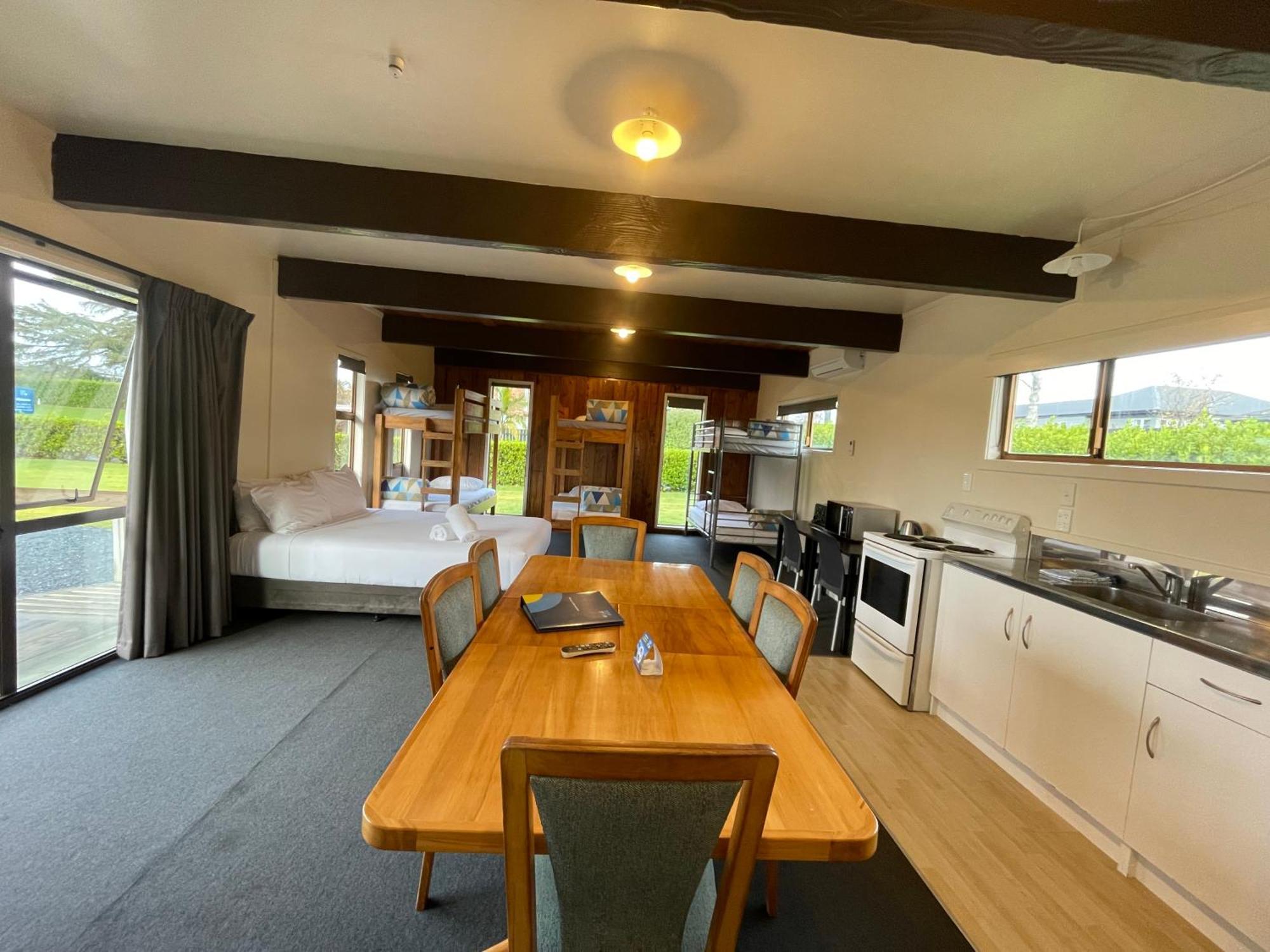 Cambridge Top 10 Holiday Park Стая снимка