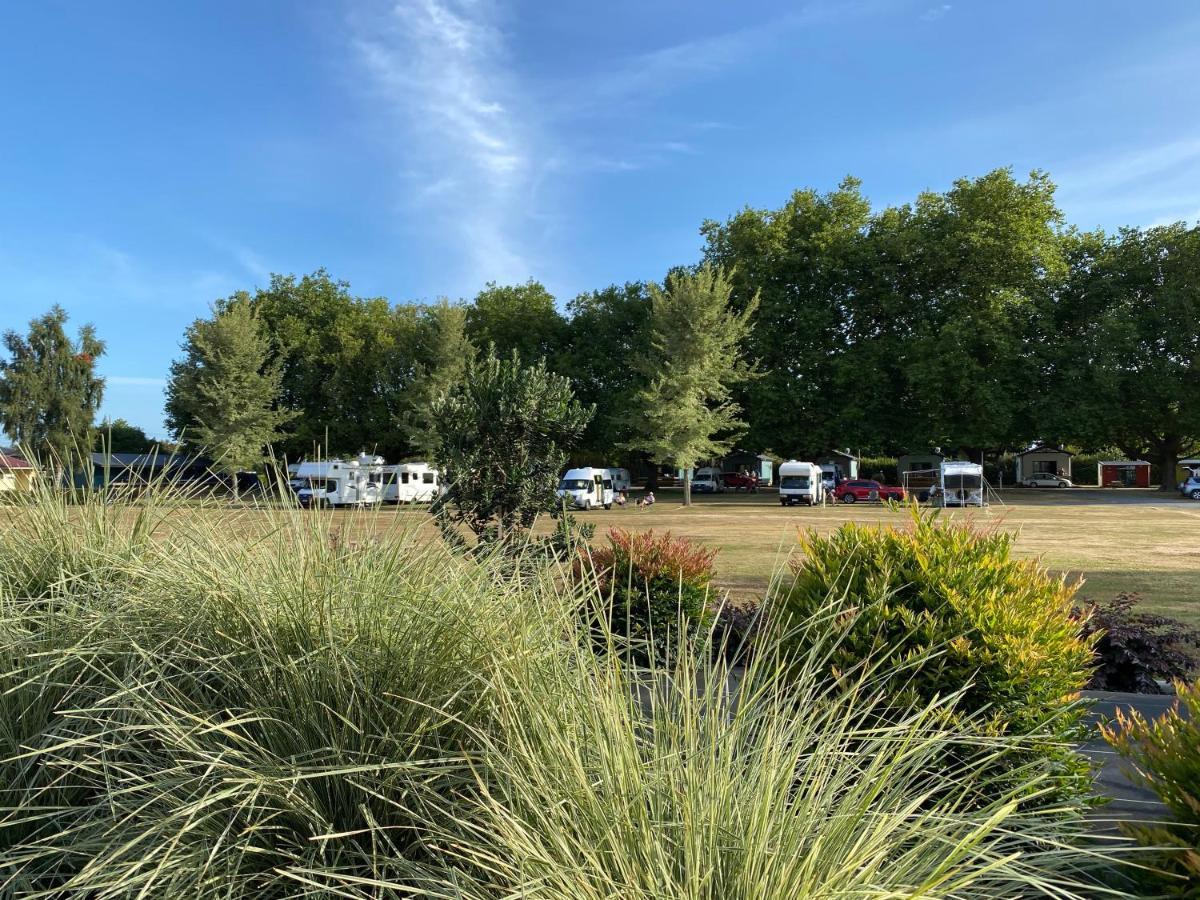 Cambridge Top 10 Holiday Park Екстериор снимка